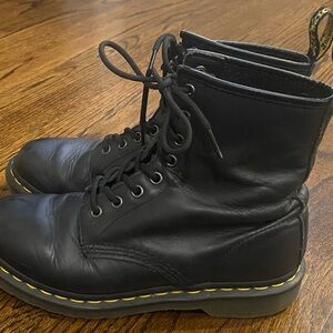 Woman's Dr. Martens Black Leather Lace-up Combat Boots - EUC